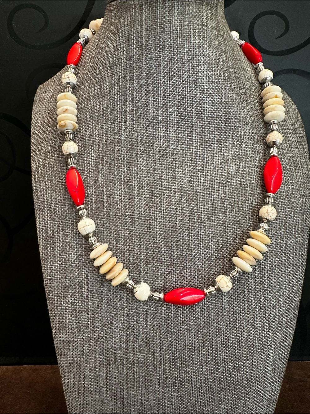 Red and Cream Beaded Women's Necklace